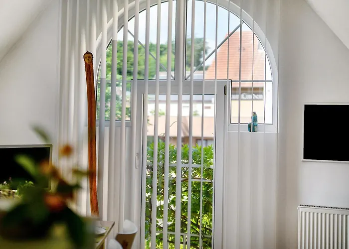 Atelierblick Im Winzerort *