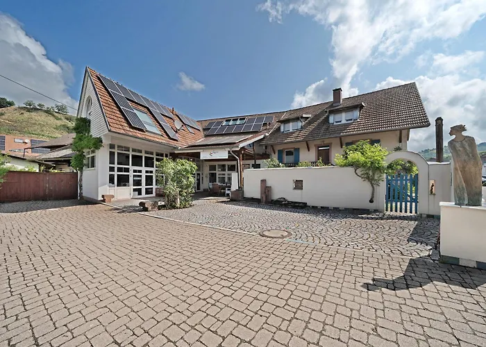 Atelierblick Im Winzerort *